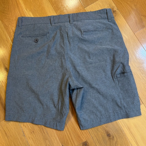 Vintage 1946 Men’s 36” Hybrid Performance Shorts, Gray with Fine White Pinstripe - Picture 3 of 8